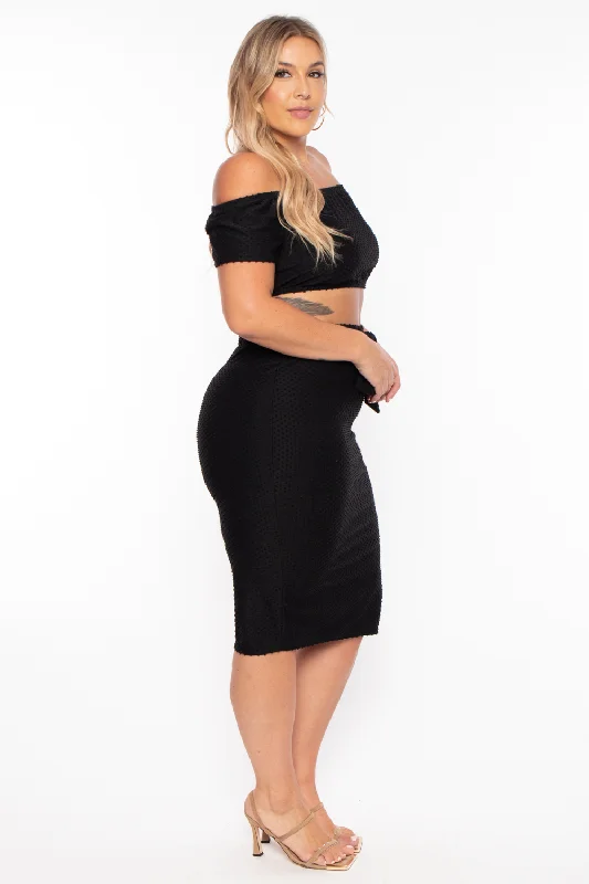 plus-size-off-the-shoulder-textured-matching-set-black