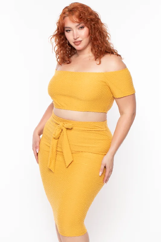 plus-size-off-the-shoulder-textured-matching-set-mustard