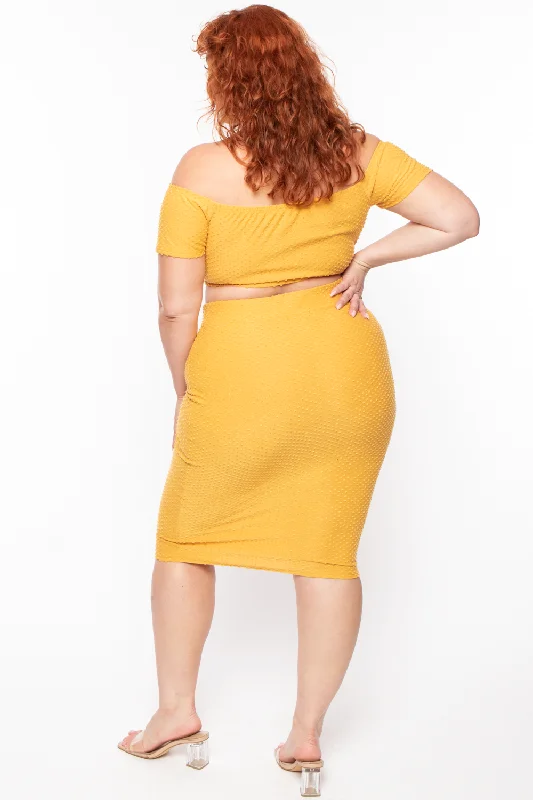 plus-size-off-the-shoulder-textured-matching-set-mustard