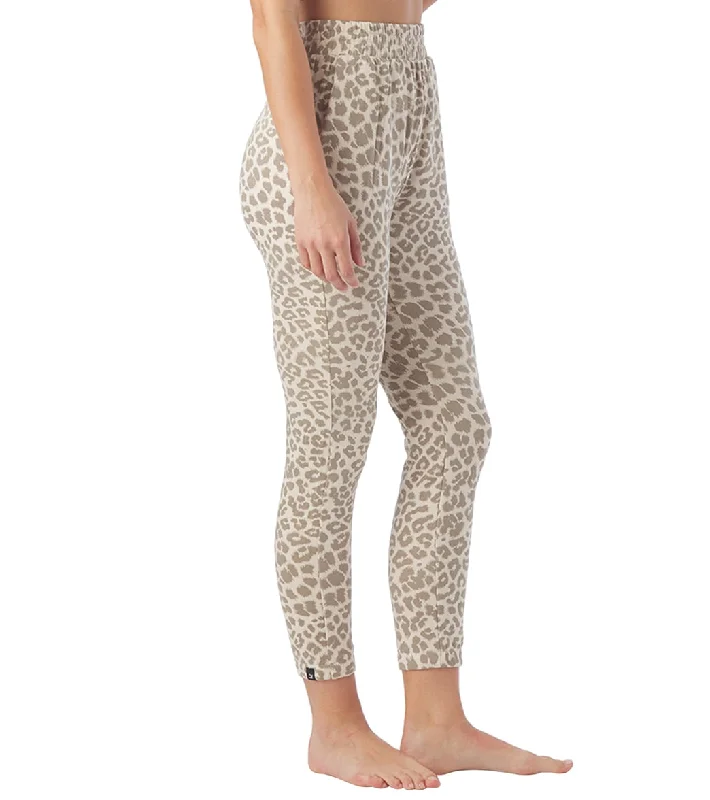 glyder-powder-jogger-8205749-oatmilk-leopard