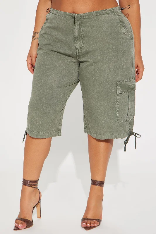 die-for-you-cargo-bermuda-short-olive