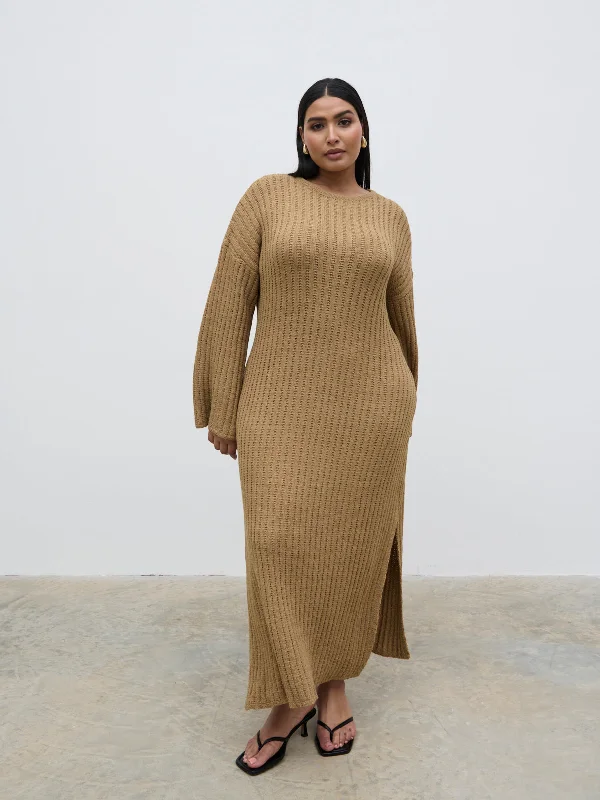 Eleanor Knit Maxi Dress Curve - Biscuit