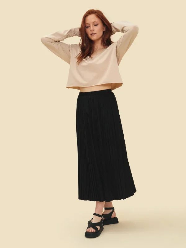 hazel-black-pleated-skirt