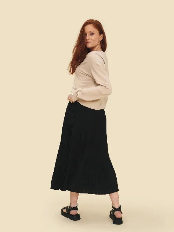 hazel-black-pleated-skirt