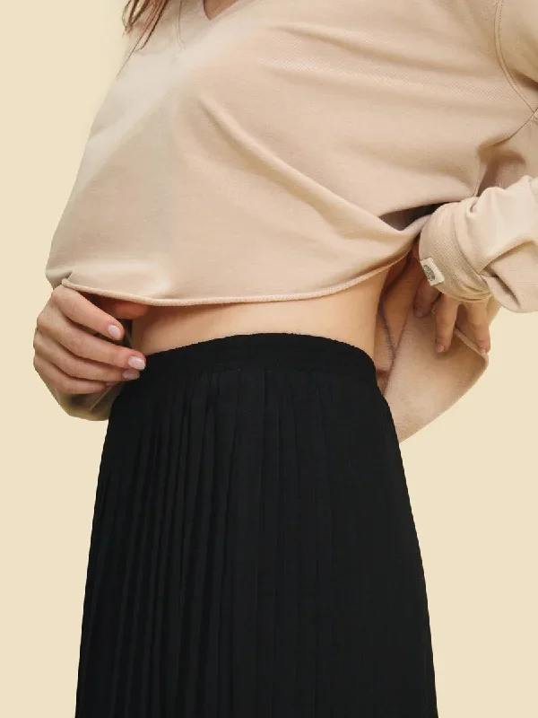 hazel-black-pleated-skirt