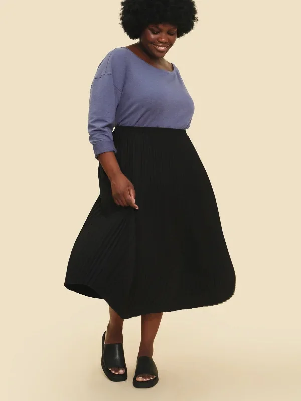 hazel-black-pleated-skirt