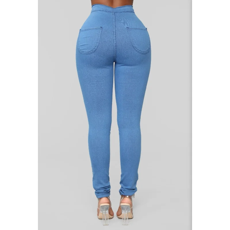 high-waisted-light-blue-jeans-1