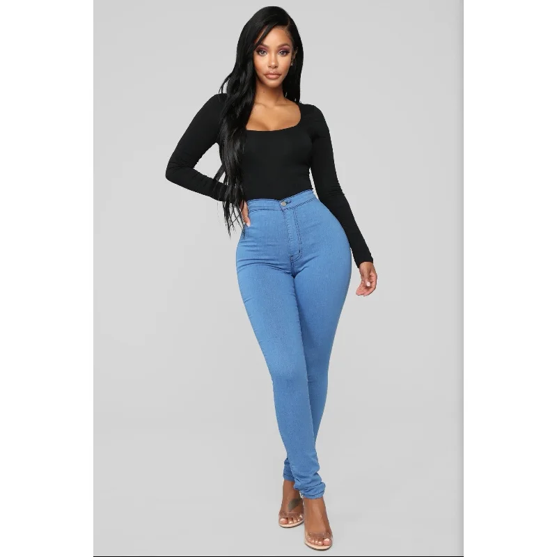 high-waisted-light-blue-jeans-1