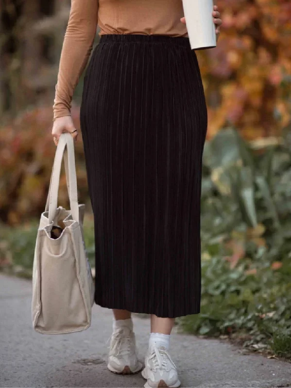 maya-black-pleated-skirt