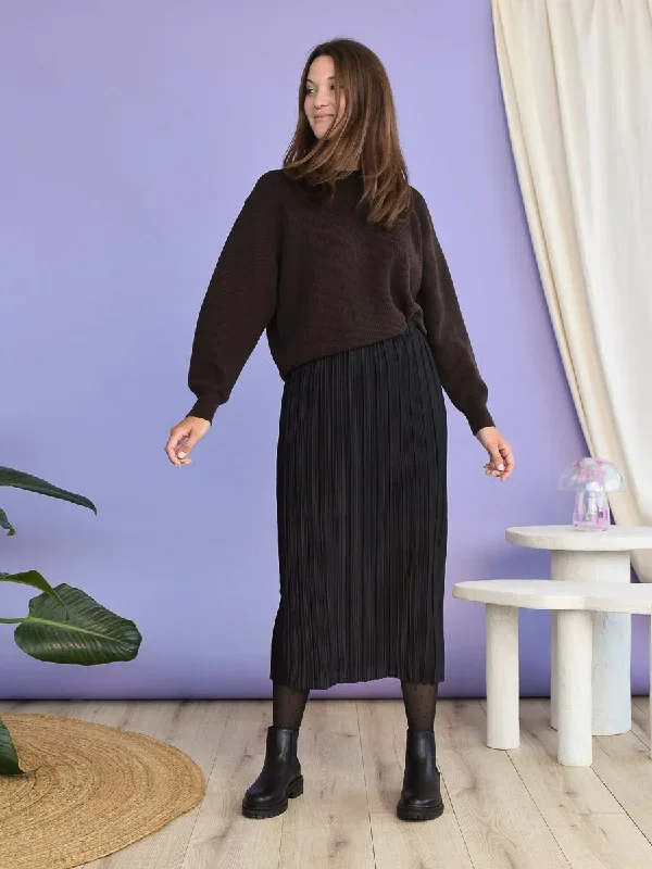 maya-black-pleated-skirt